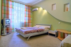 Квартира посуточно в Львове на ул. Саксаганского, 12Б